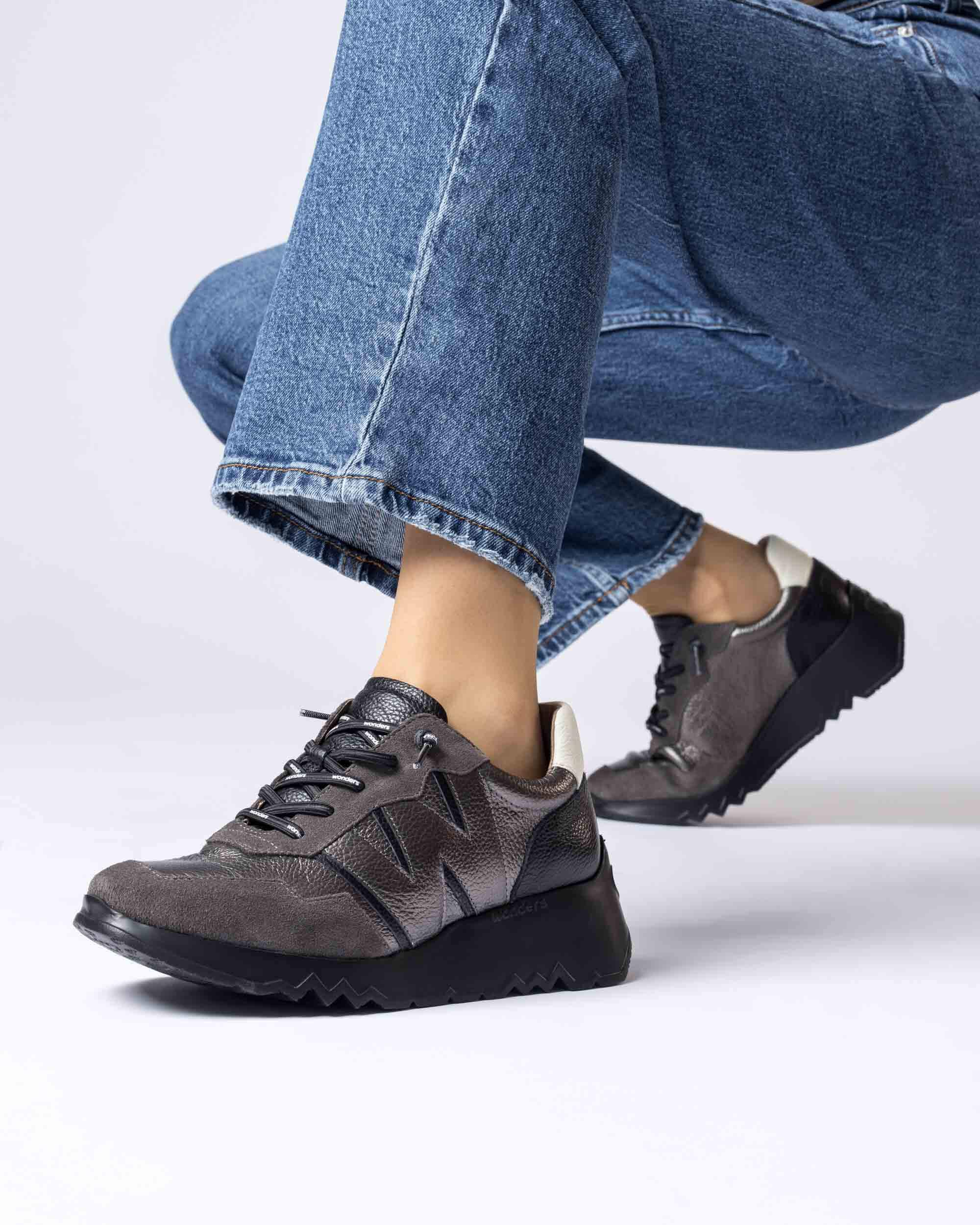 Black Track Sneaker - Galides