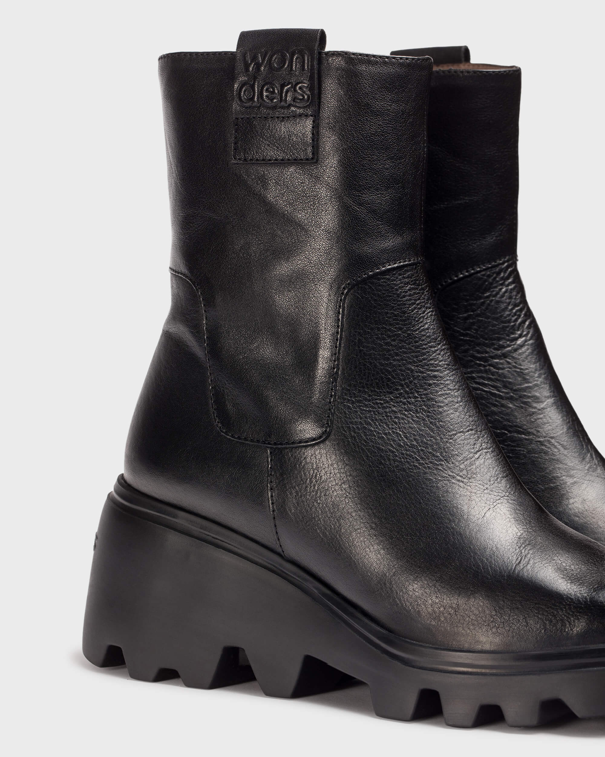 Black TORNOTO 22 Ankle boots
